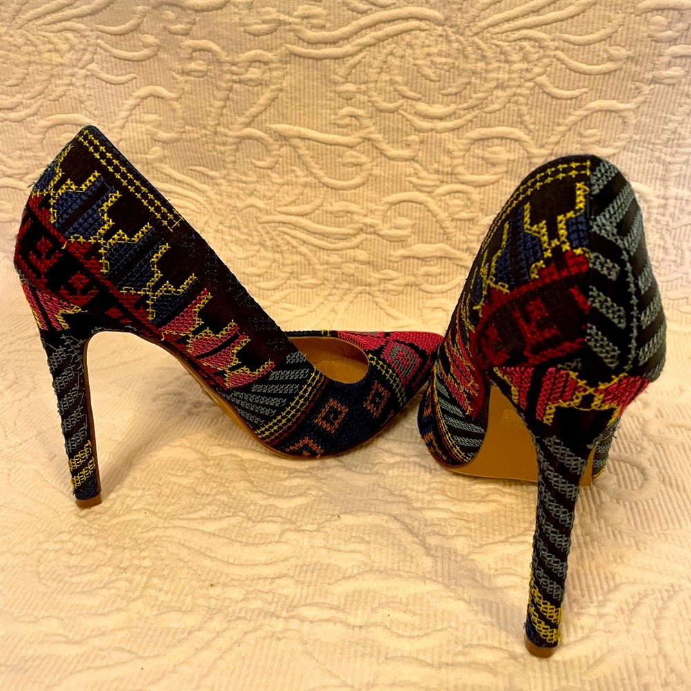 Vintage Inspired Liliana Heels - Picture 3 of 4